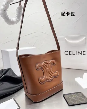 CL095 SMALL BUCKET CUIR TRIOMPHE (Gift with Card Holder)