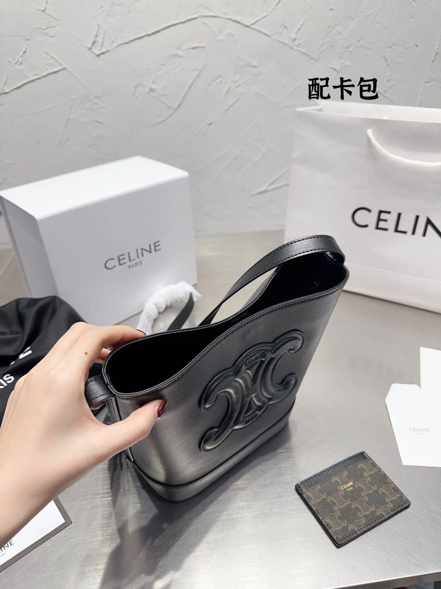 CL095 SMALL BUCKET CUIR TRIOMPHE (Gift with Card Holder)