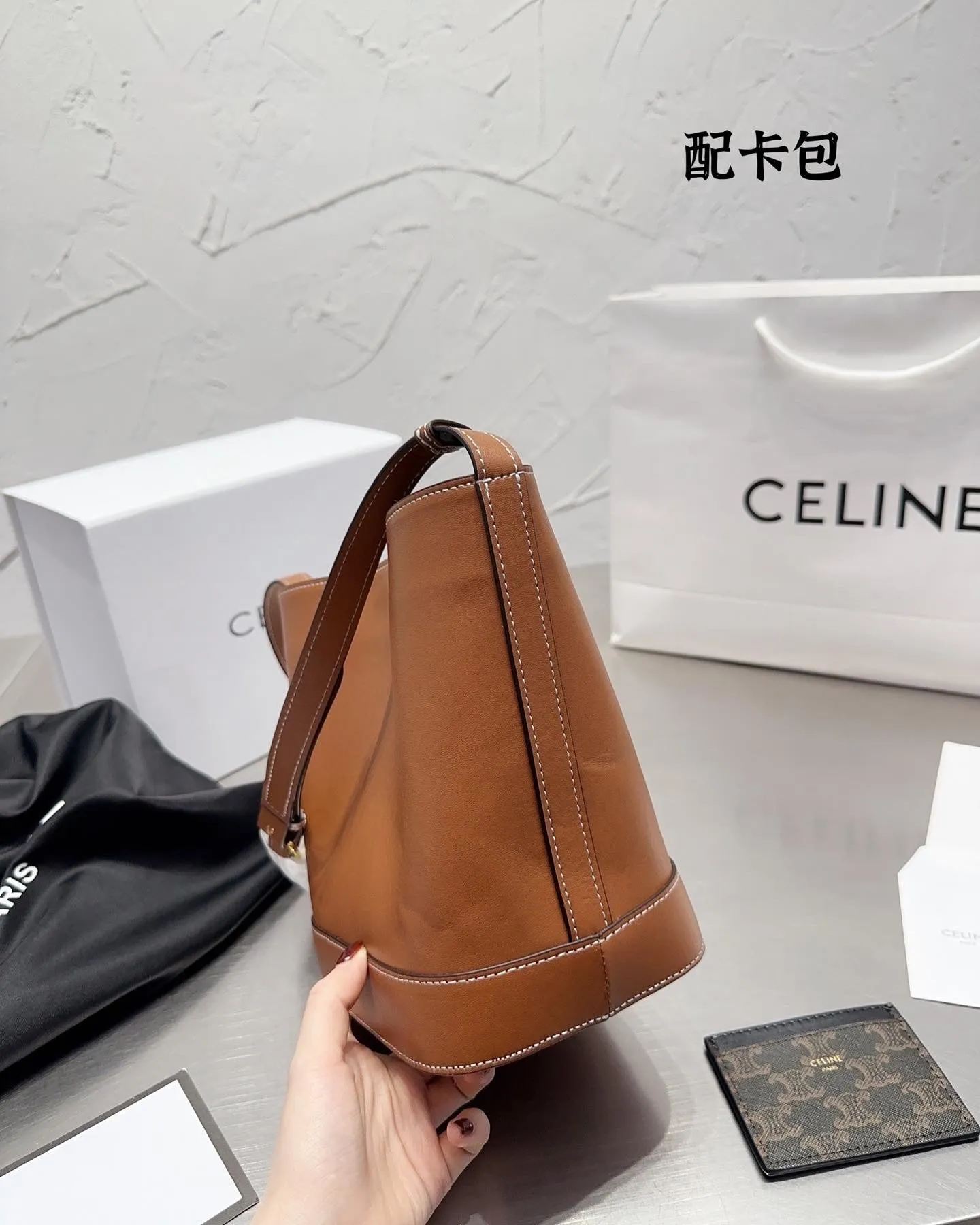 CL095 SMALL BUCKET CUIR TRIOMPHE (Gift with Card Holder)