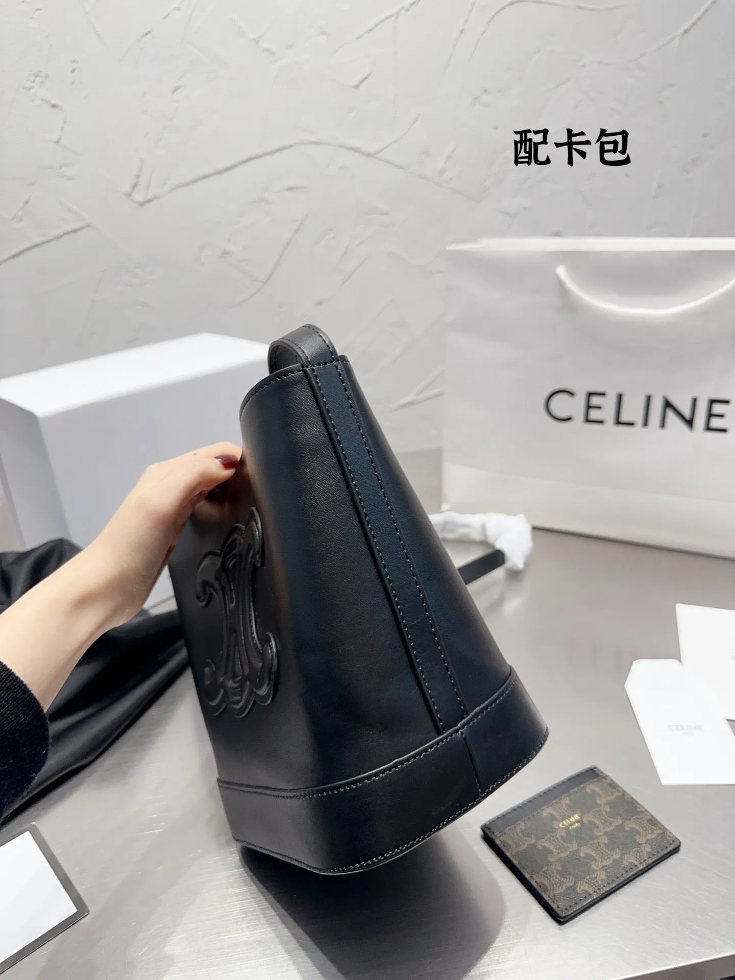 CL095 SMALL BUCKET CUIR TRIOMPHE (Gift with Card Holder)