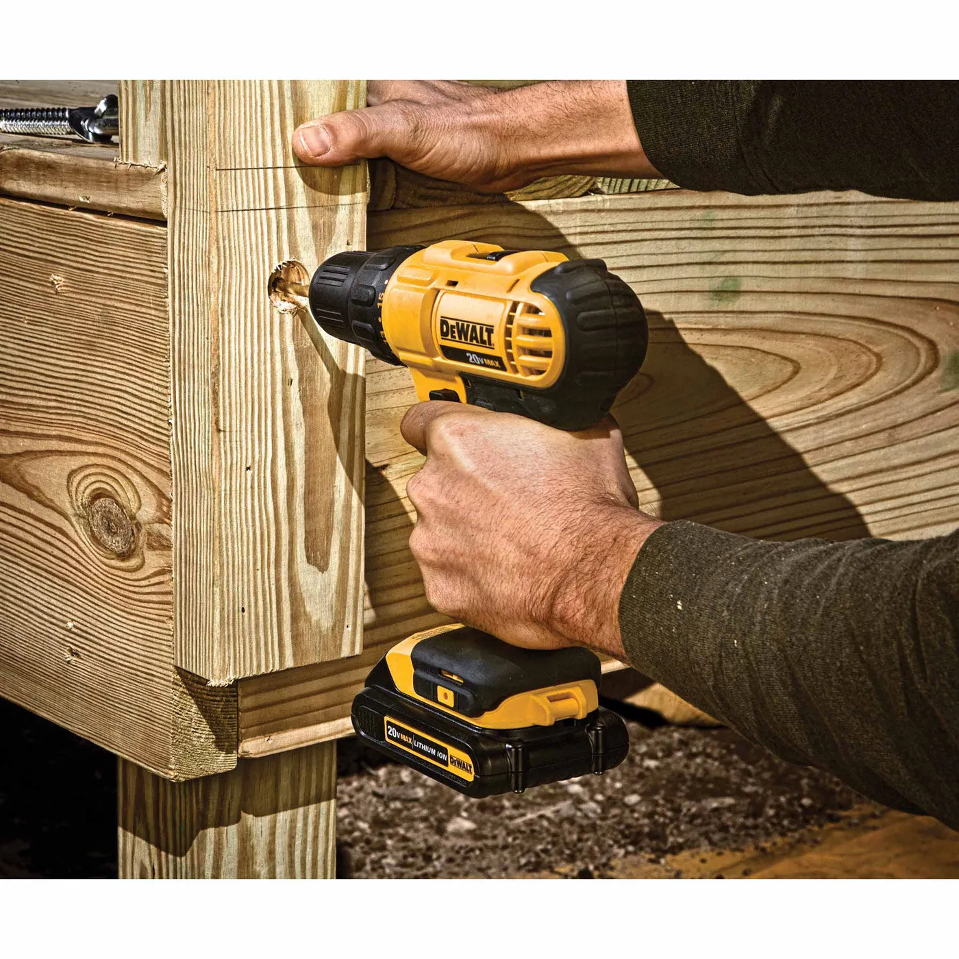 DeWalt DCD771C2 20V MAX Li-Ion Compact Drill/Driver Kit