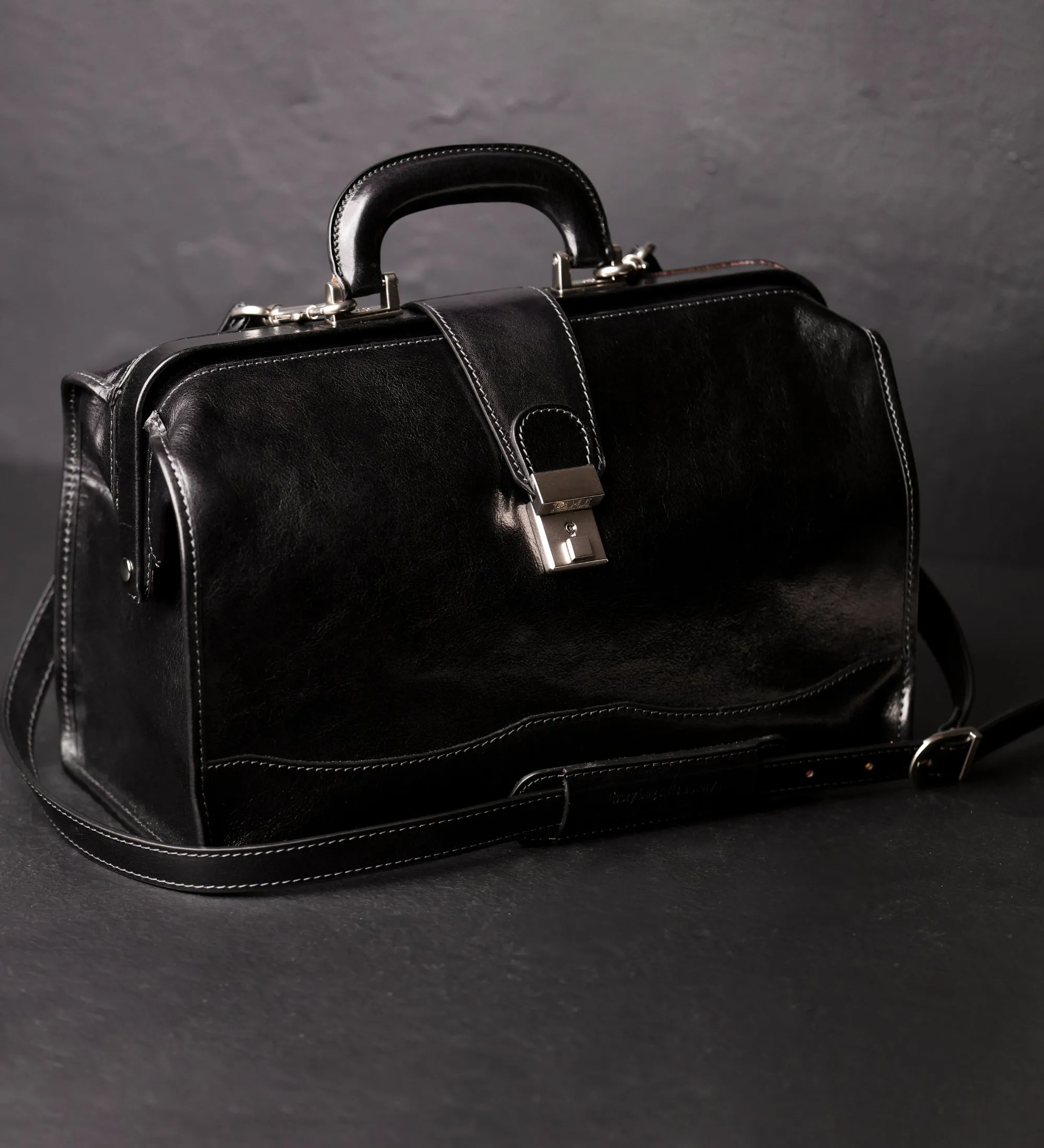 Small Full Grain Italian Leather Doctor Bag - David Copperfield